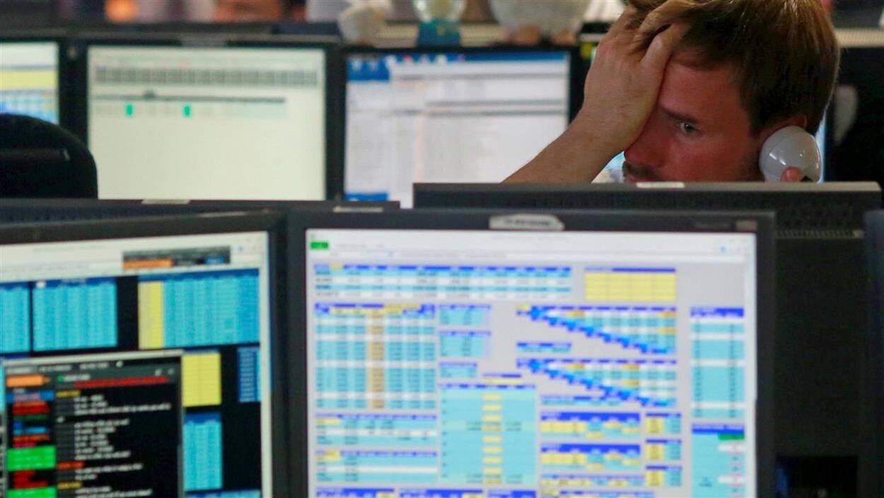 Un courtier en valeurs mobilières Un courtier en valeurs mobilières