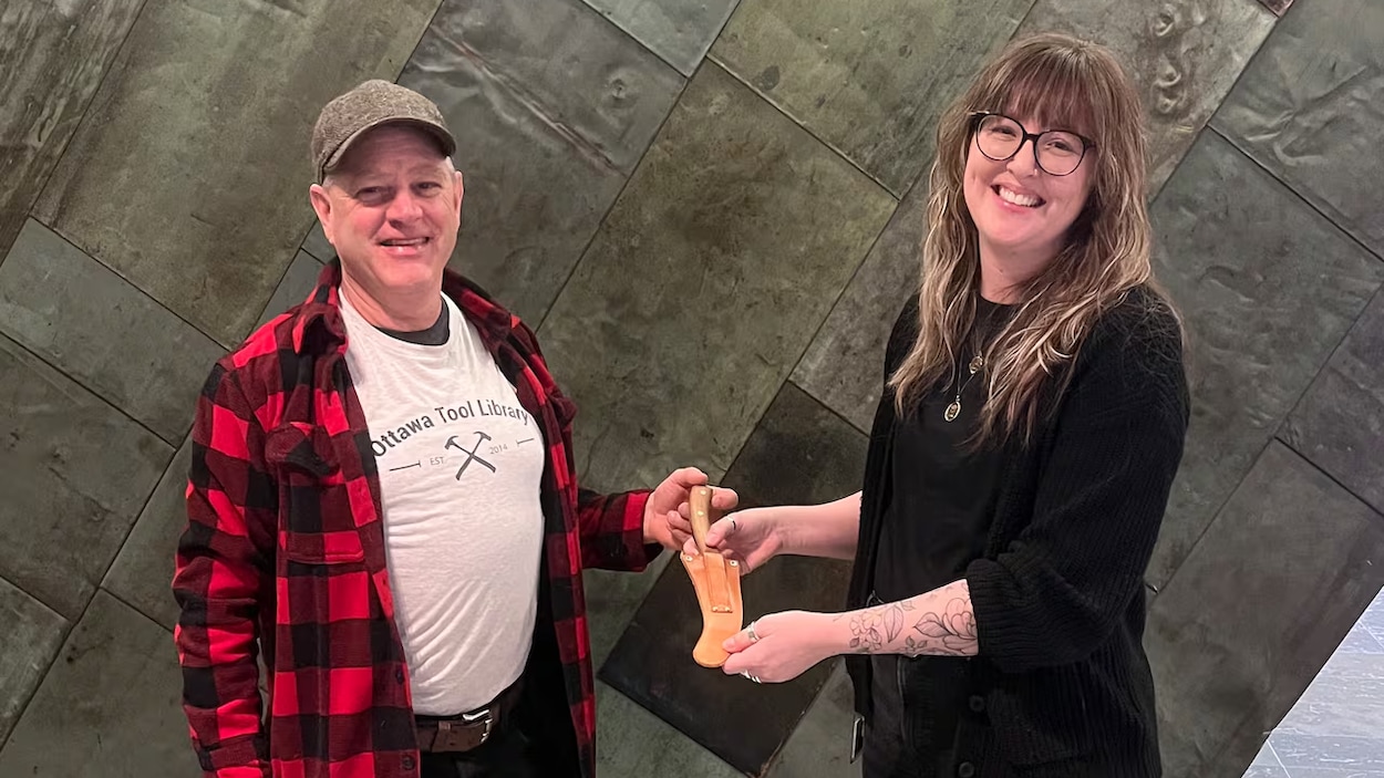 Un artefact de la 2e Guerre mondiale retrouvé à la bibliothèque d’outils d’Ottawa
