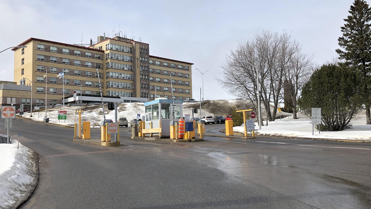 Un hôpital.