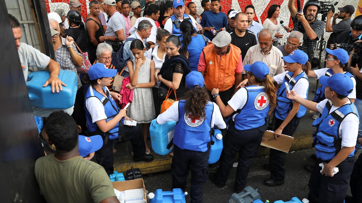 Une première cargaison d'aide de la Croix-Rouge est arrivée mardi à Caracas.