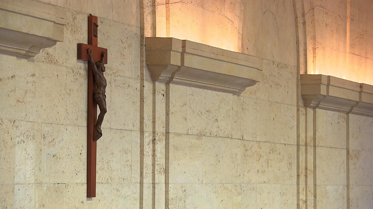 Le crucifix sur un mur