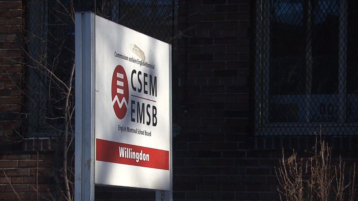 Enseigne de la Commission scolaire English-Montréal.