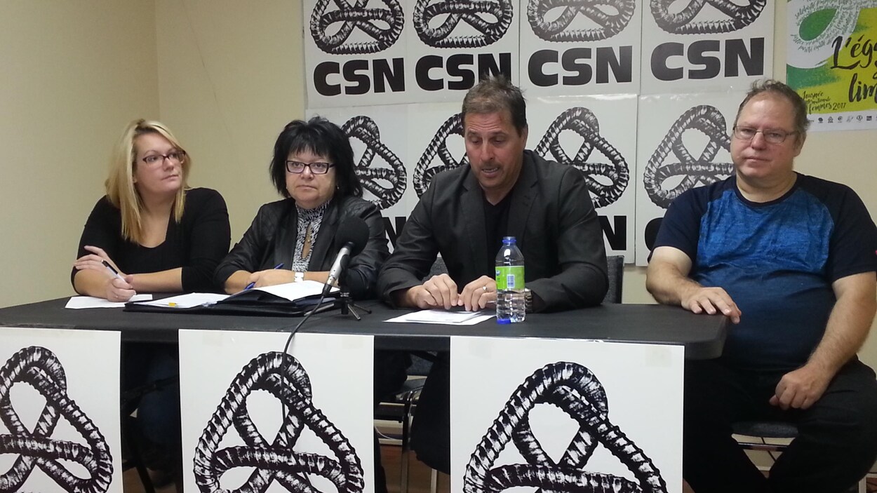 Valérie Dion, Verna Jean, Guillaume Tremblay et Robert Blais de la CSN sur la Côte-Nord.