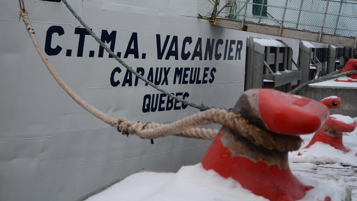 Le navire est amarré au quai de Matane.