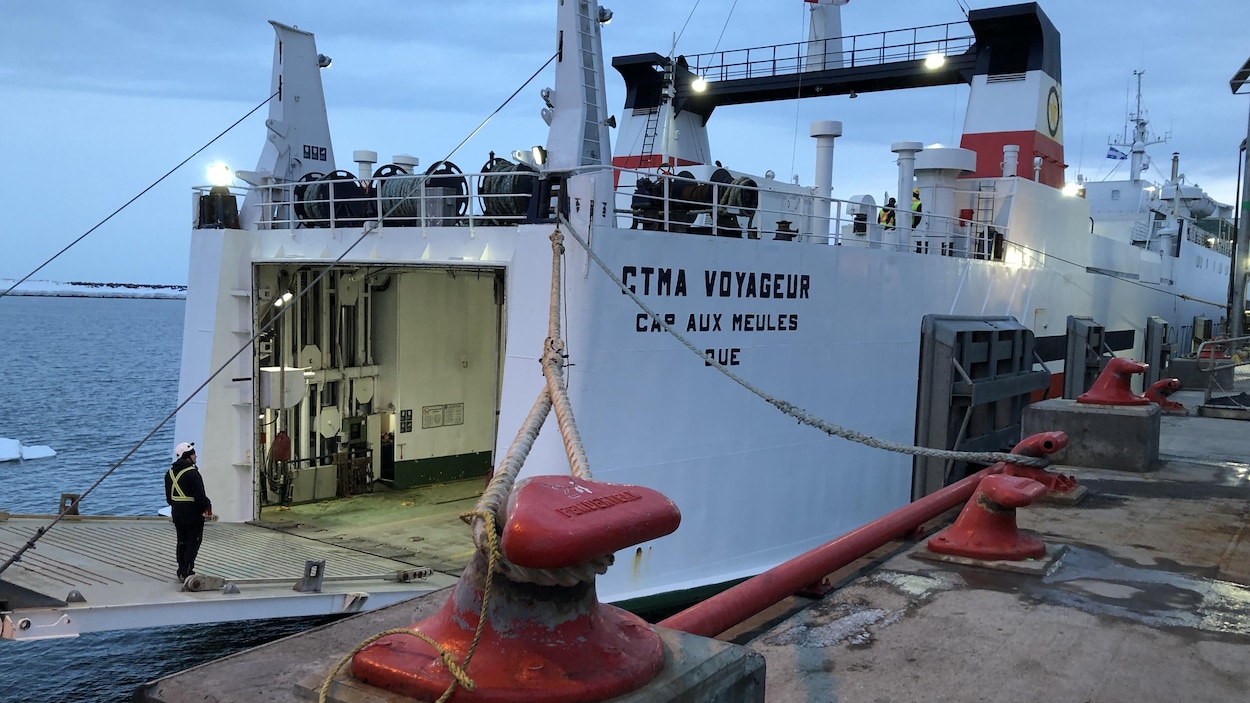 Le CTMA Voyageur amarré au quai de Matane