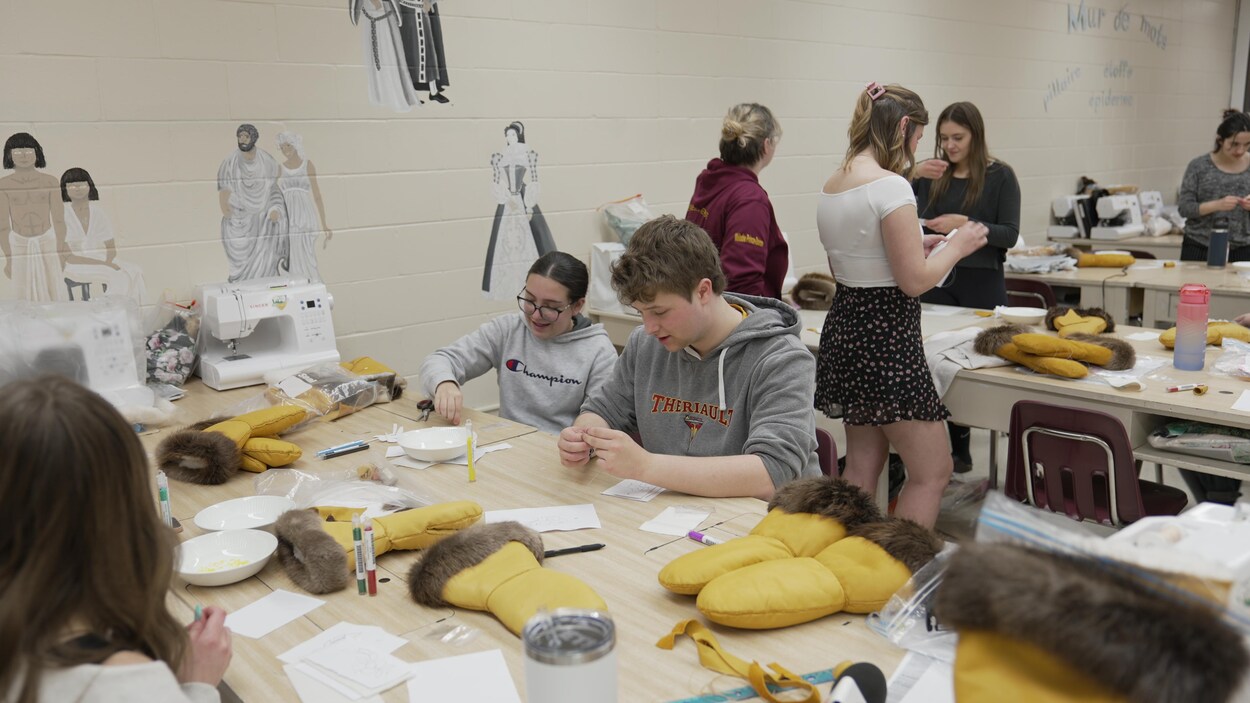 Dolores Gull, designer autochtone, a enseigné la couture à Timmins