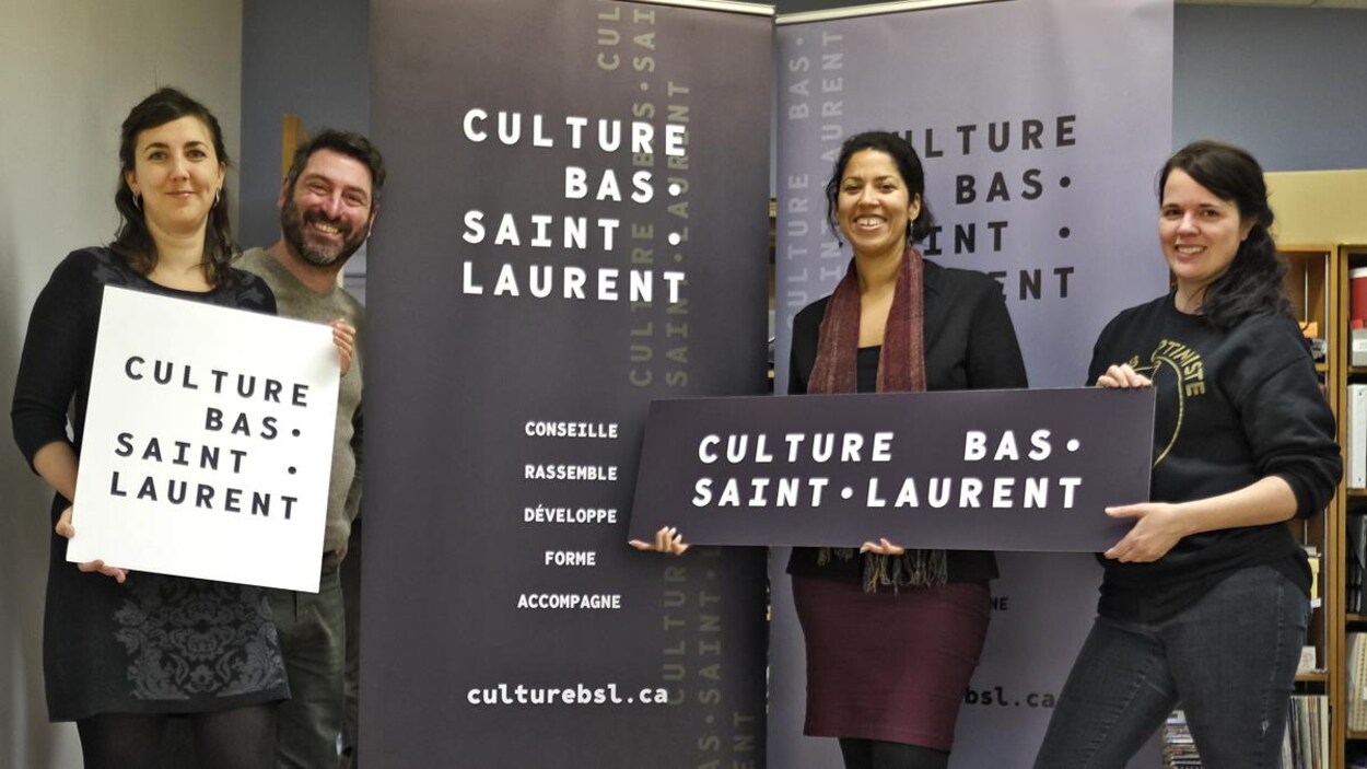 L'équipe de Culture Bas-Saint-Laurent présente sa nouvelle identité visuelle. De gauche à droite: Dominique Lapointe, Baptiste Grison, Nadia Gagné et Julie Gauthier. L'équipe de Culture Bas-Saint-Laurent présente sa nouvelle identité visuelle. De gauche à droite: Dominique Lapointe, Baptiste Grison, Nadia Gagné et Julie Gauthier.