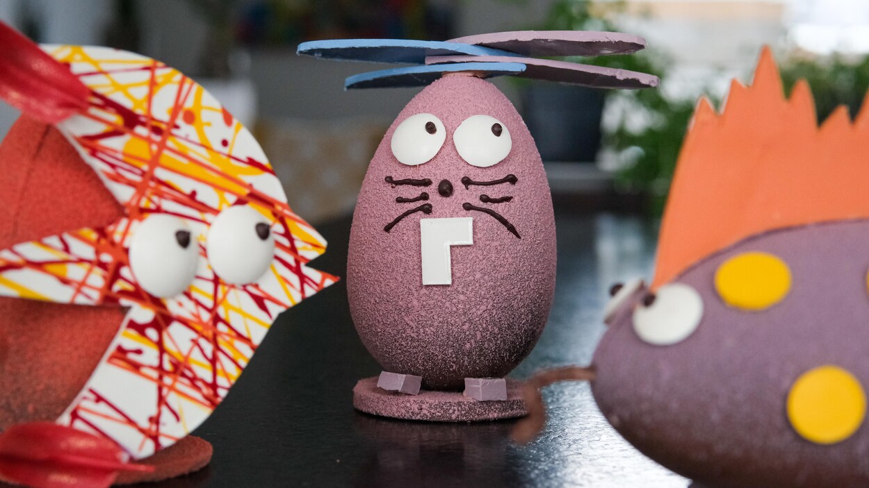 Un œuf mauve à l'allure de lapin. Un œuf mauve à l'allure de lapin.