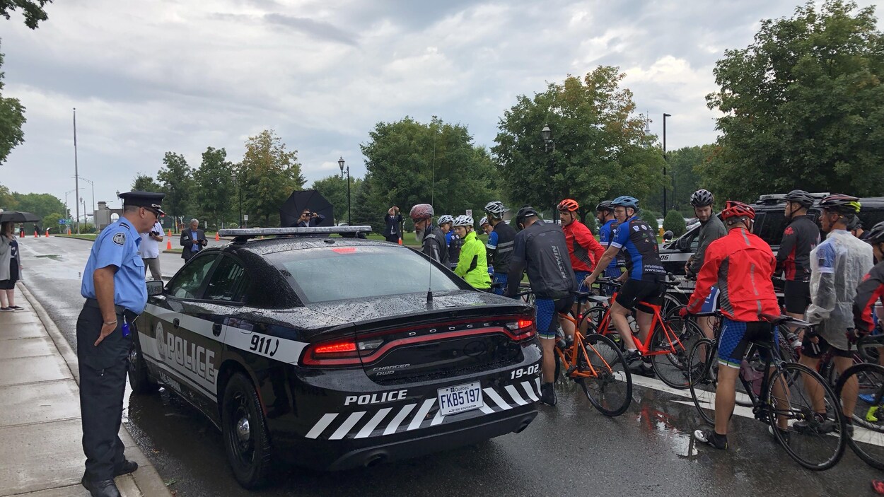 Des cyclistes.