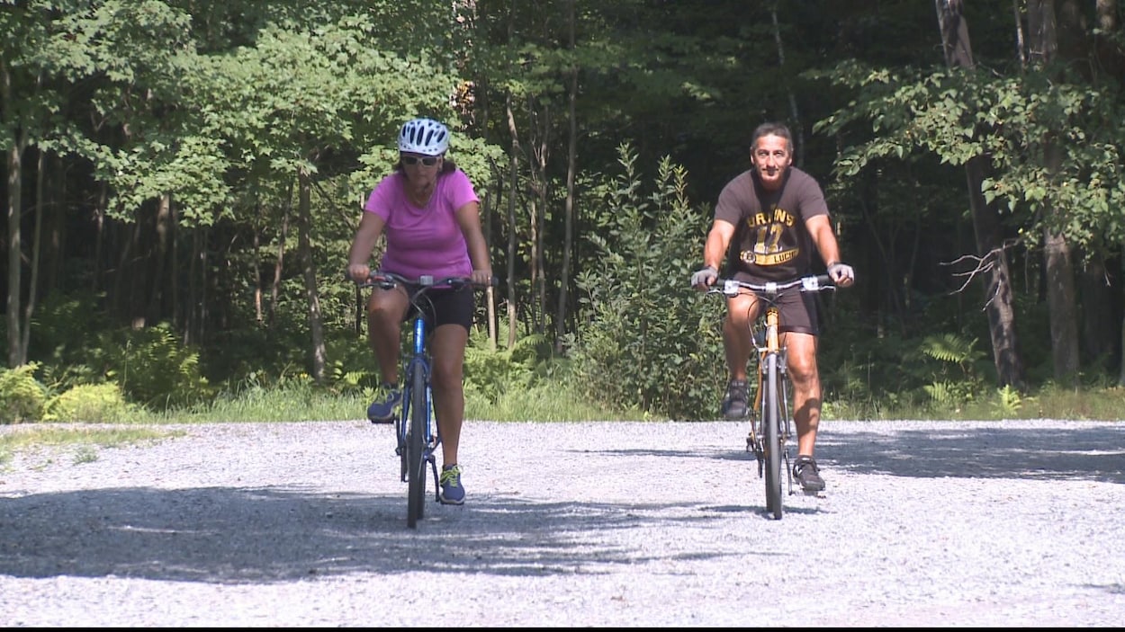Des cyclistes sur la Route verte Des cyclistes sur la Route verte