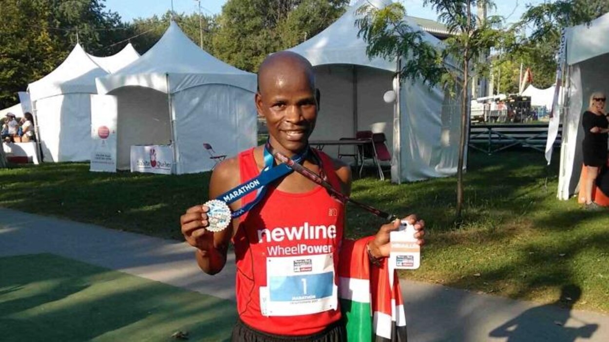 Le gagnant du demi-marathon de Montréal, le Kenyan Daniel Gekera Le gagnant du demi-marathon de Montréal, le Kenyan Daniel Gekera