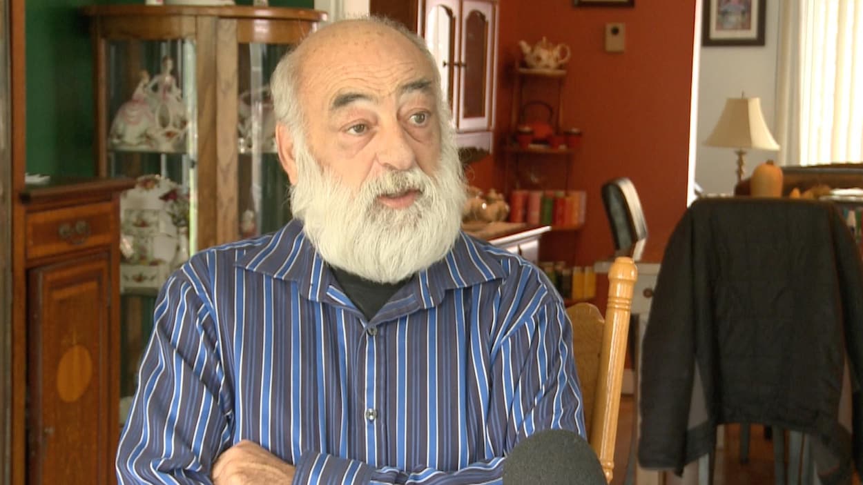 Daniel Mayer, ex-maire de Lachute pendant 22 ans et actuel candidat à la mairie, réfute toutes les allégations du maire sortant Carl Péloquin. Daniel Mayer, ex-maire de Lachute pendant 22 ans et actuel candidat à la mairie, réfute toutes les allégations du maire sortant Carl Péloquin.