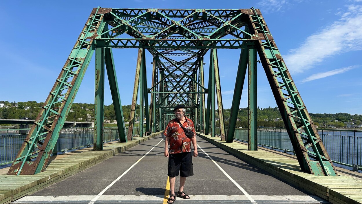 Une exposition sur le pont de Sainte-Anne