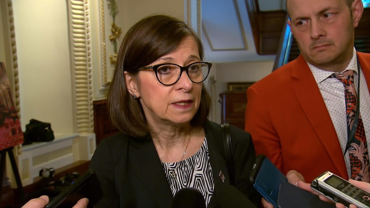 Danielle McCann répond aux questions des journalistes.