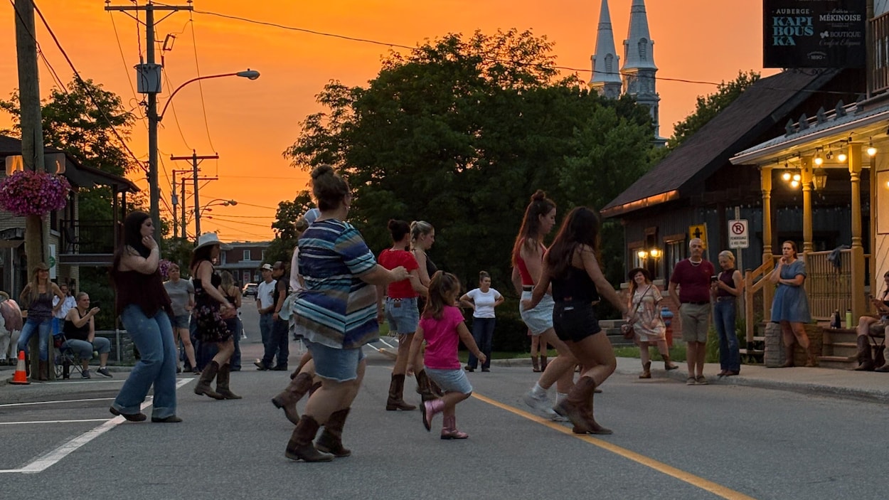 Coup de foudre pour la danse country en Mauricie