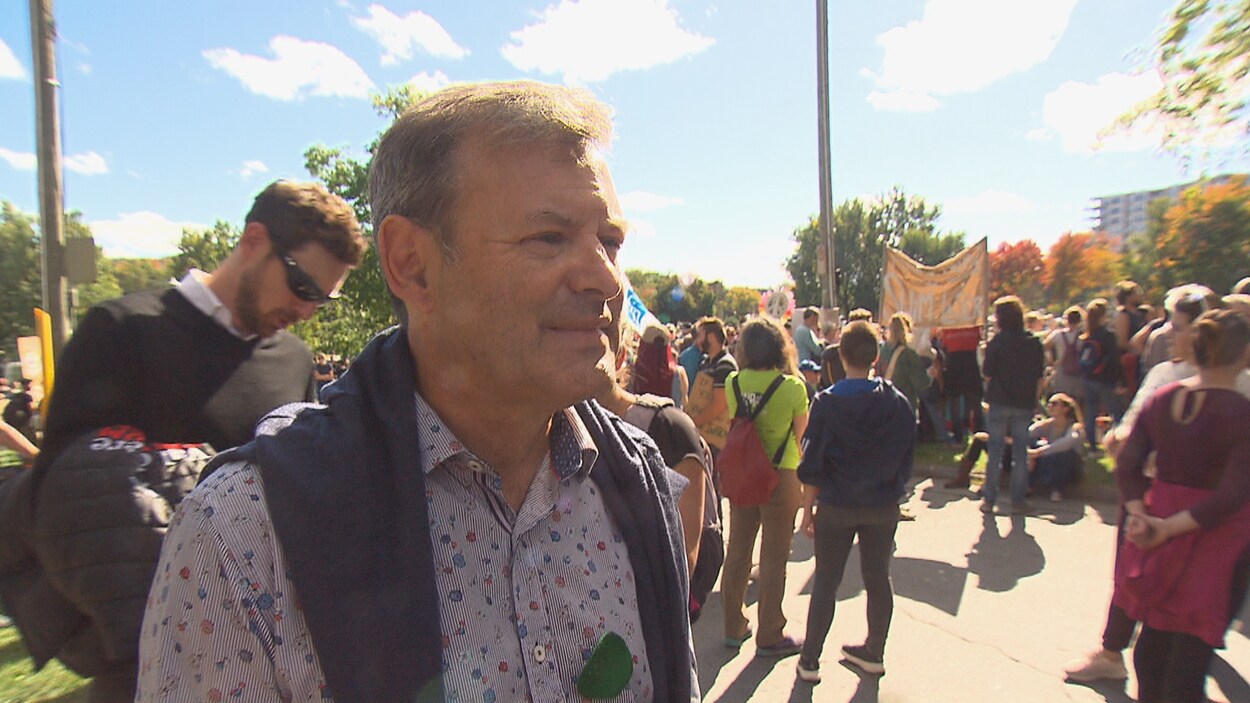 Dany Sévigny à la marche pour le climat.