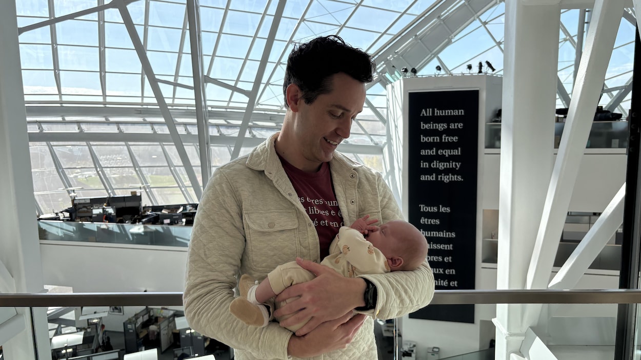 Un couple homosexuel porte plainte contre les lois de l’enregistrement de la naissance