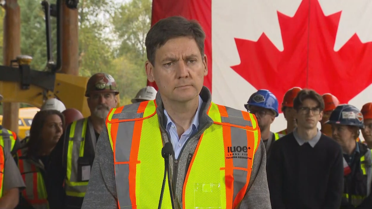 David Eby mise sur l’Équipe Canada en cette deuxième journée de campagne