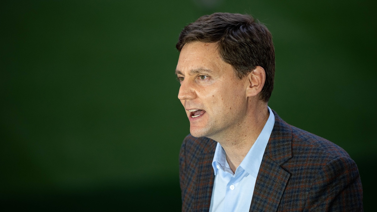 David Eby promet d’encadrer l’usage de l’eau pour l’IA