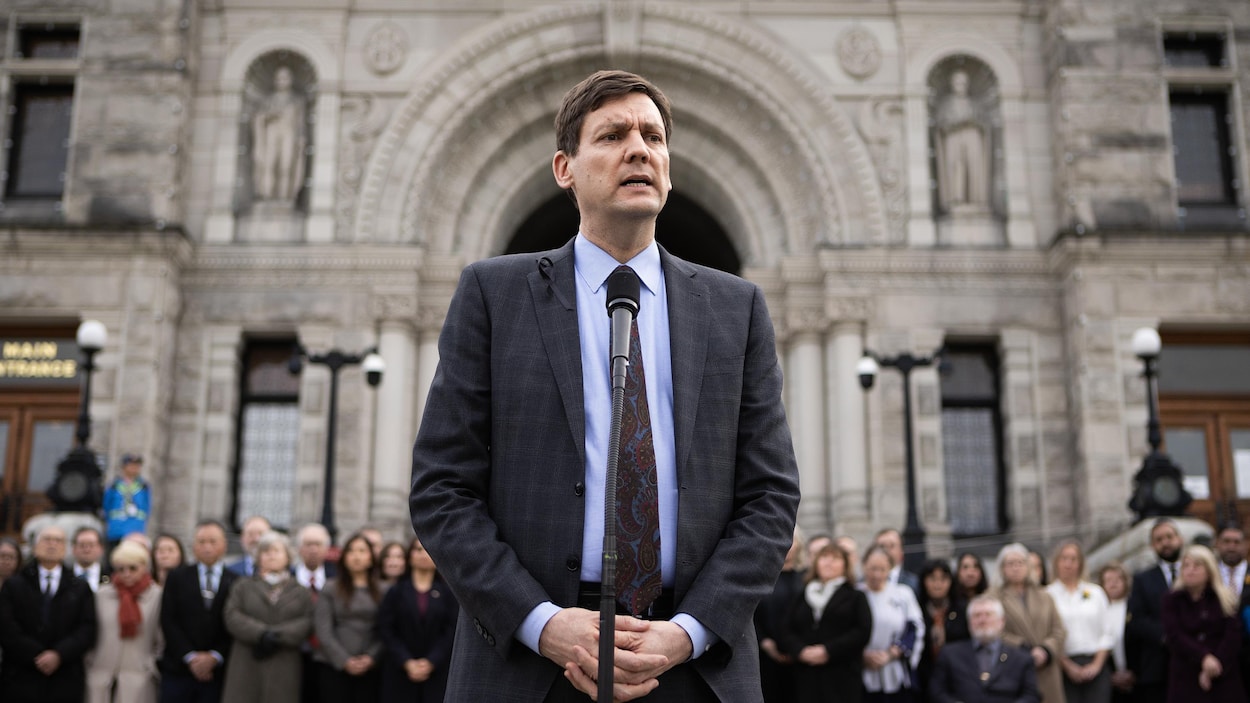 Droits autochtones : lâché par des chefs, David Eby assure que son caucus reste uni