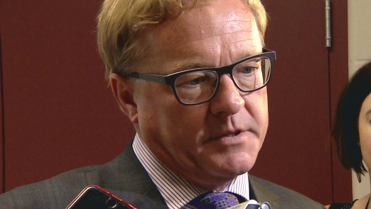 Le ministre de l'Éducation David Eggen