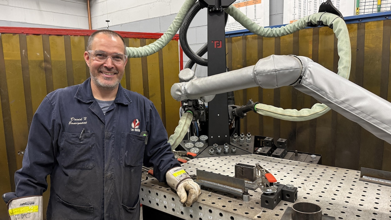 Un robot-soudeur et un simulateur pour apprendre au CFP Lac-Abitibi