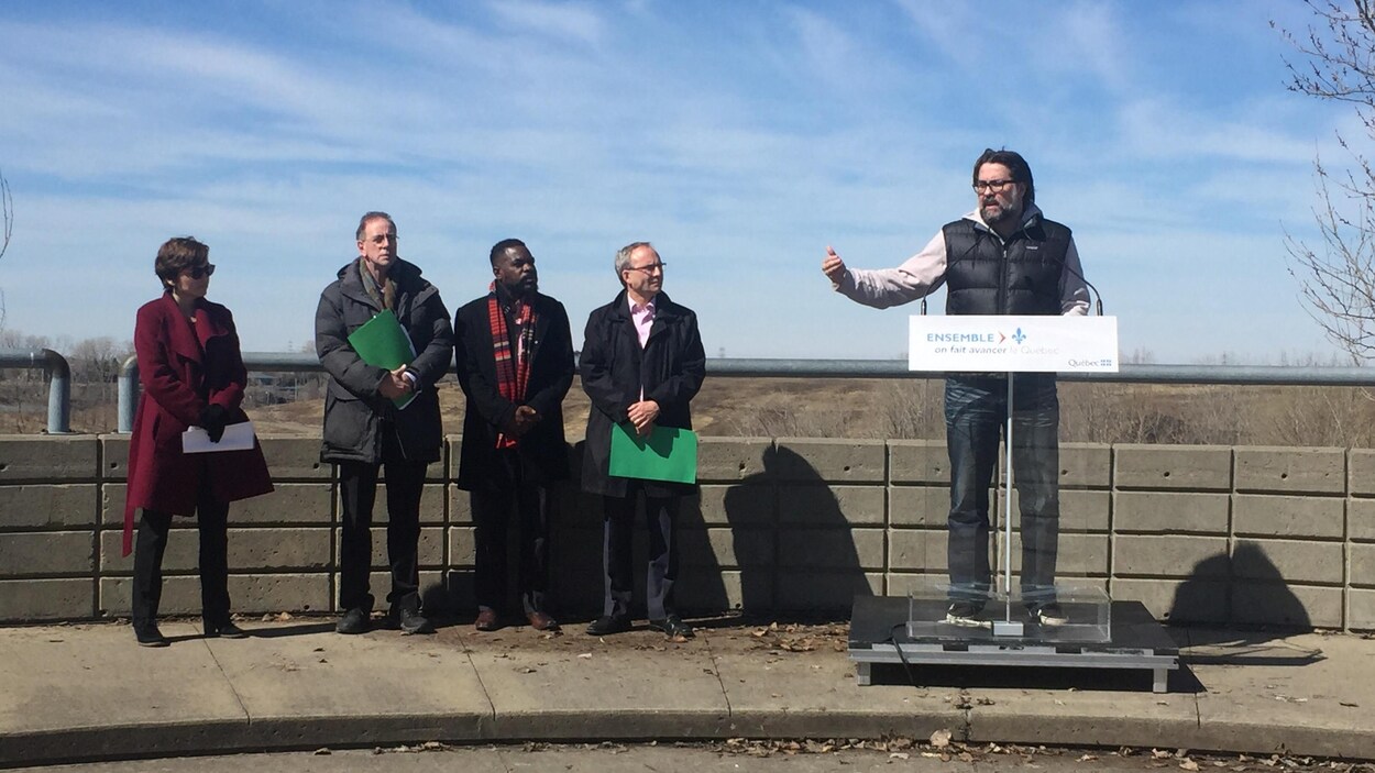 Au lutrin, le ministre québécois de l'Environnement, David Heurtel Au lutrin, le ministre québécois de l'Environnement, David Heurtel
