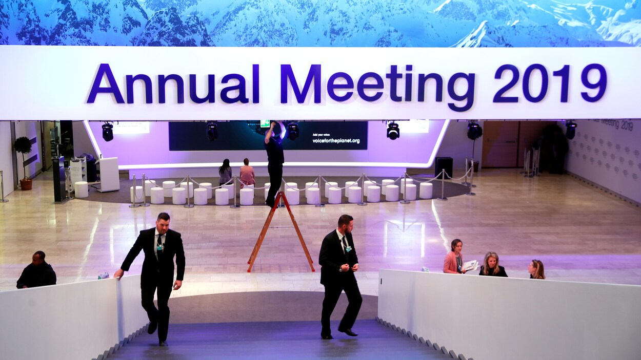 Au fil des ans, le Forum de Davos a volé de succès en succès, attirant l'élite économique et politique mondiale lors de tables rondes dans les Alpes suisses.