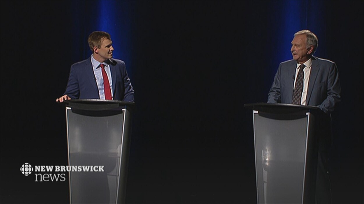 Brian Gallant et Blaine Higgs lors du débat des chefs du Nouveau-Brunswick sur les ondes de CBC.