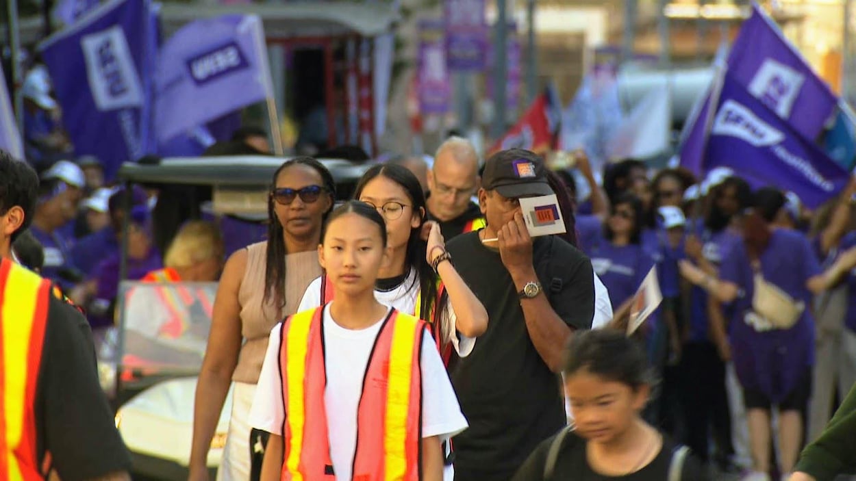 Le traditionnel défilé de la fête du Travail sur fond de guerre commerciale