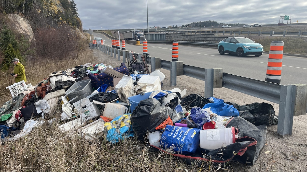 Démantèlement d’un campement pour personnes en situation d’itinérance à Chicoutimi