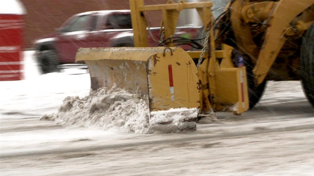Déneigement d'une rue Déneigement d'une rue