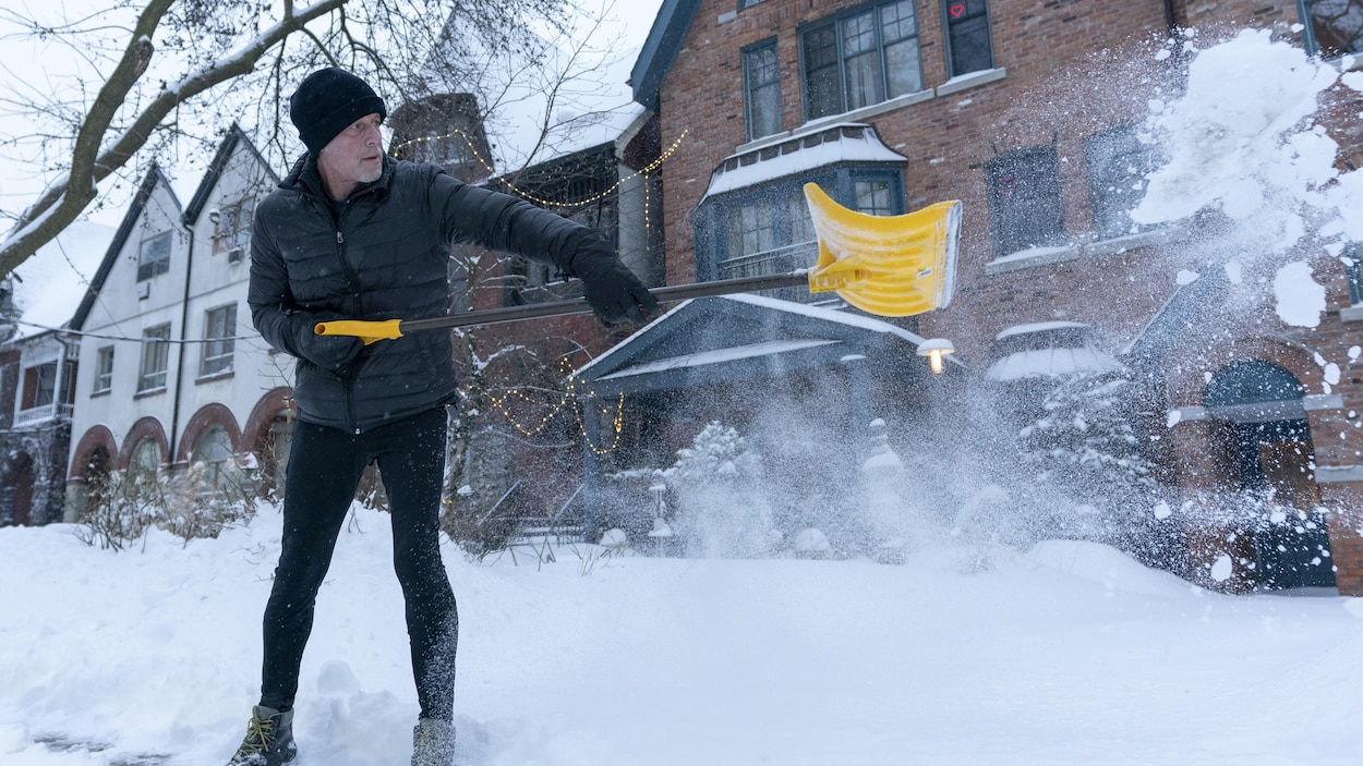 Comment éviter les crises cardiaques liées au déneigement?
