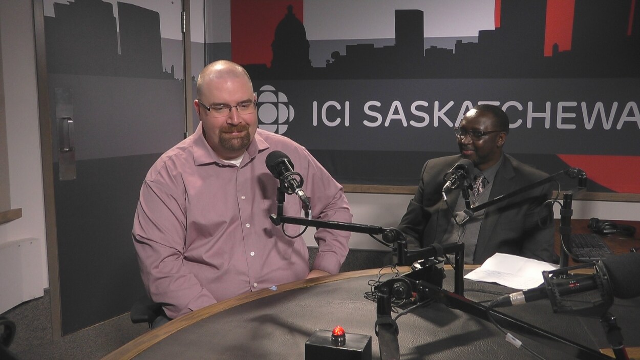 Denis Simard et François-Regis Kabahizi lors de la table ronde à l'émission Point du jour.