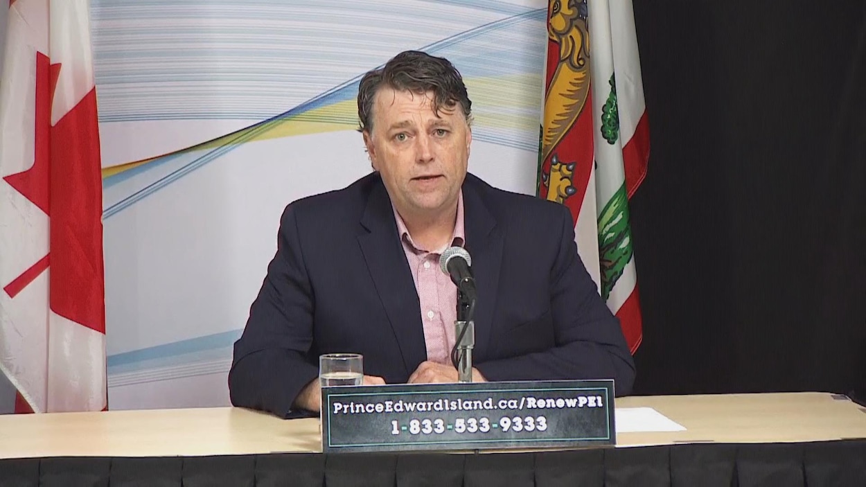 Le premier ministre de l'Île-du-Prince-Édouard Dennis King en conférence de presse, le 22 mai 2020.