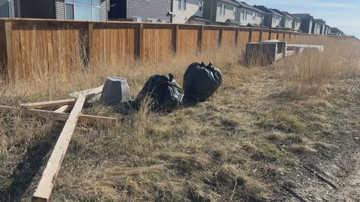Des Calgariens sont exaspérés par les dépôts sauvages de déchets