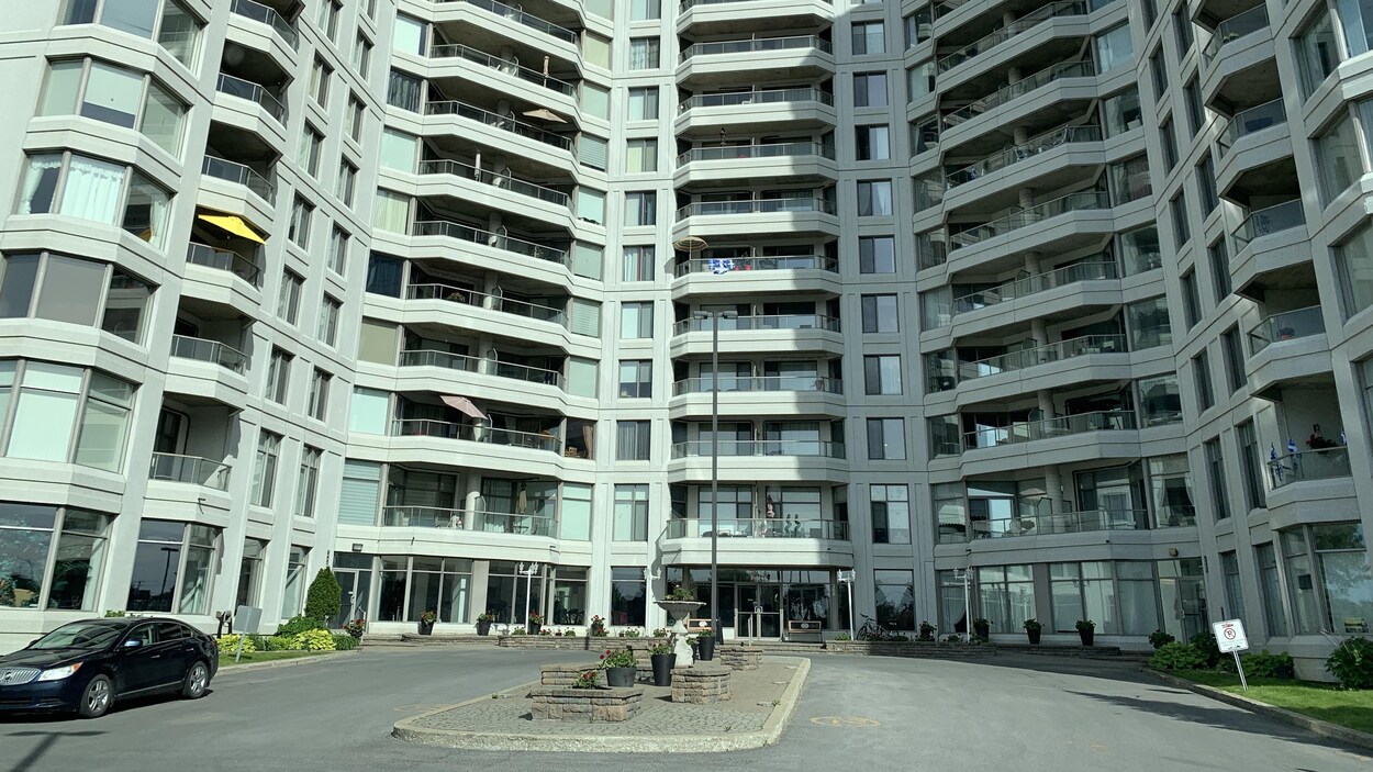Vue panoramique de l'immeuble.