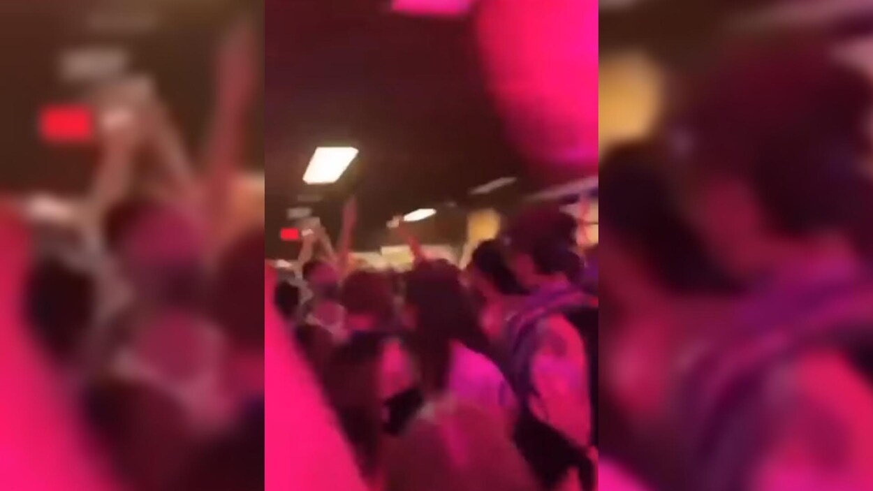 Des images tirées d'une vidéo sur Facebook où l'on aperçoit les élèves de 5e secondaire de l'école Pointe-Levy sur une piste de danse improvisée.