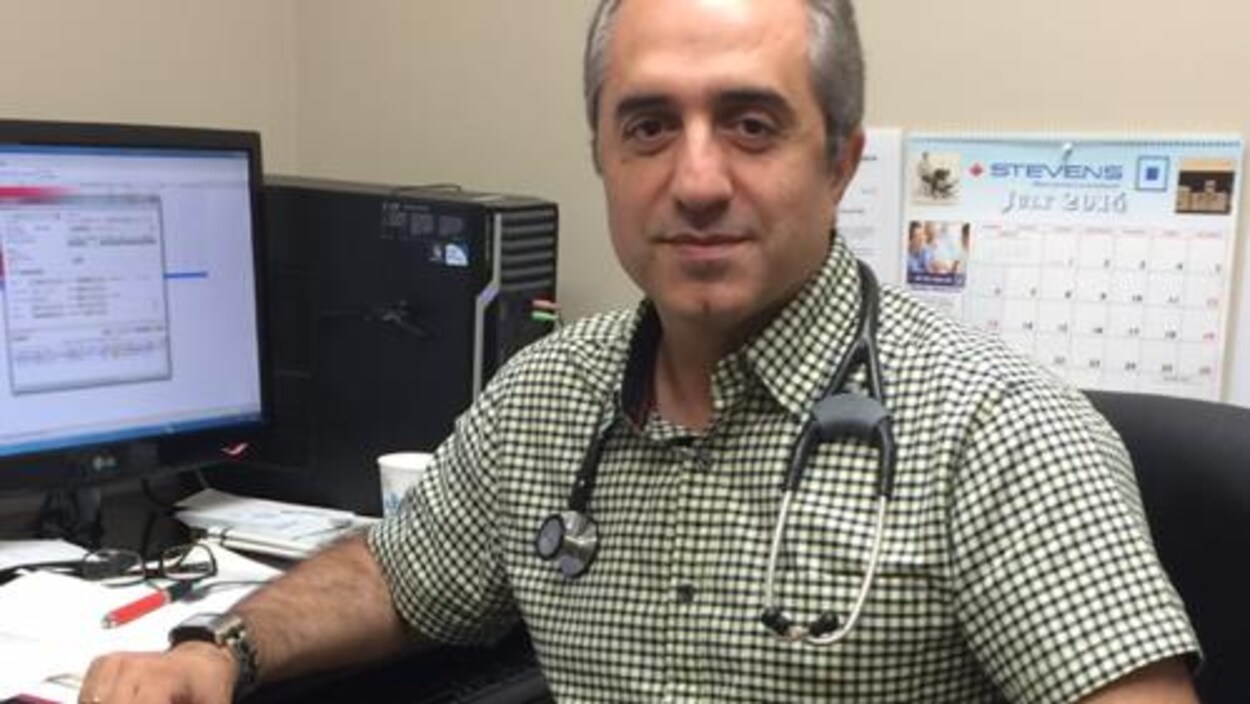 Le Dr Amir Ravesh dans son bureau.