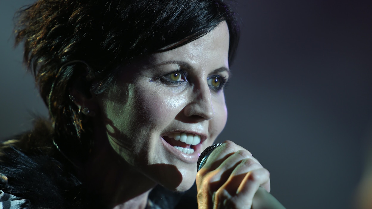 Dolores O'Riordan, chanteuse du groupe The Cranberries, lors d'un concert en 2016 Dolores O'Riordan, chanteuse du groupe The Cranberries, lors d'un concert en 2016