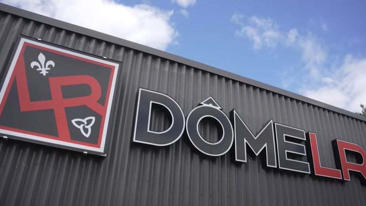 Le toit du dôme de l’école secondaire Louis-Riel s'est effondré | En ...
