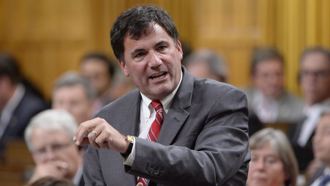 Dominic LeBlanc aux Communes alors qu'il était ministre des Pêches et des Océans. Dominic LeBlanc aux Communes alors qu'il était ministre des Pêches et des Océans.