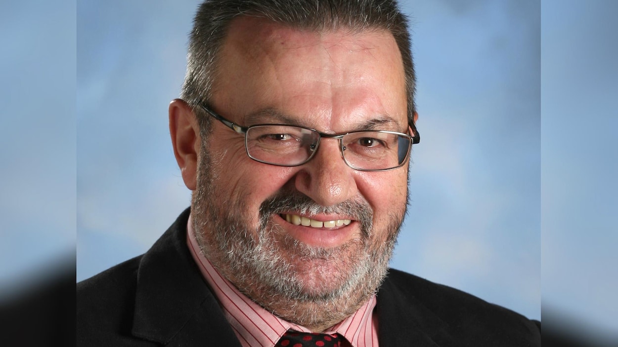 Le maire de L'Isle-aux-Coudres, Dominic Tremblay, renonce à ses fonctions en raison d'ennuis de santé. Le maire de L'Isle-aux-Coudres, Dominic Tremblay, renonce à ses fonctions en raison d'ennuis de santé.