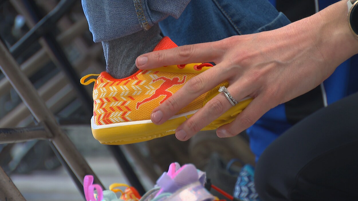 500 paires de chaussures offertes à des enfants dans le besoin