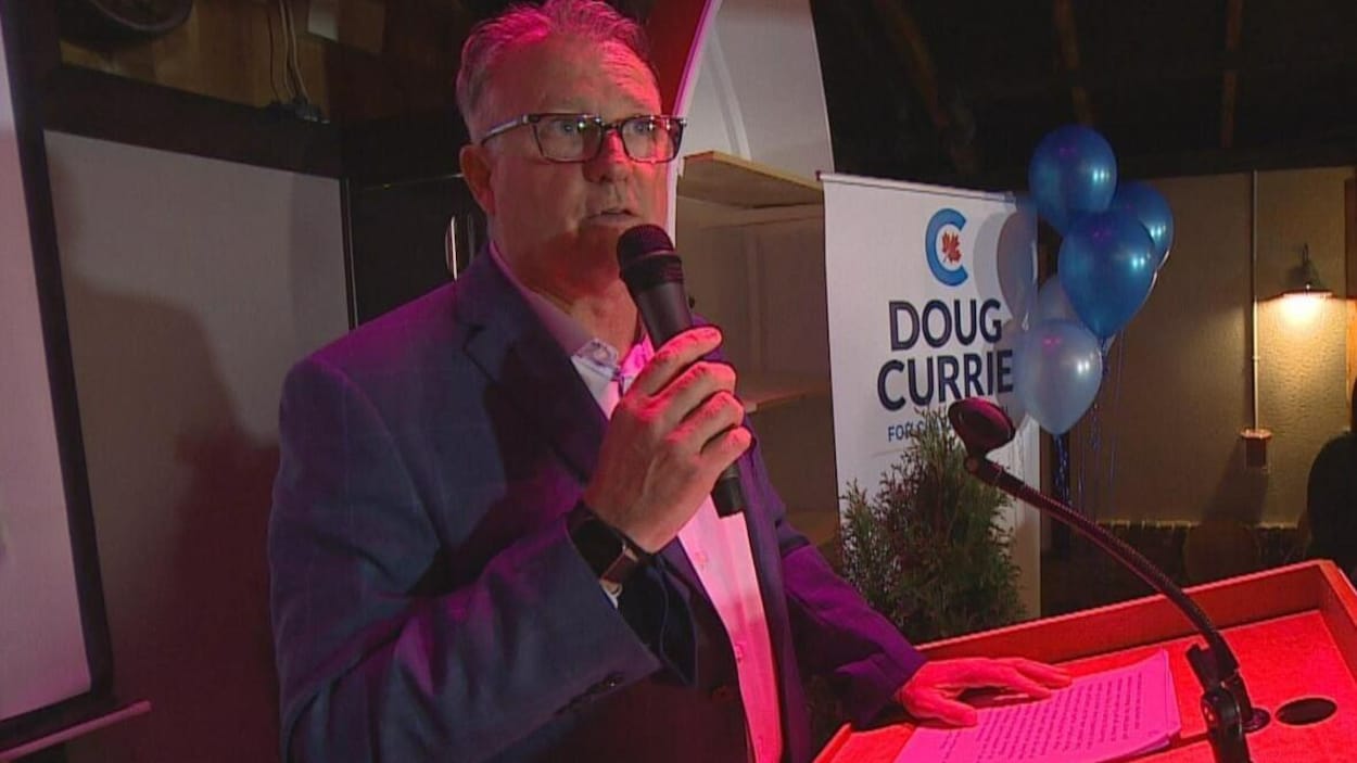Plainte contre Doug Currie : poursuite de 1 M$ contre le Collège ...