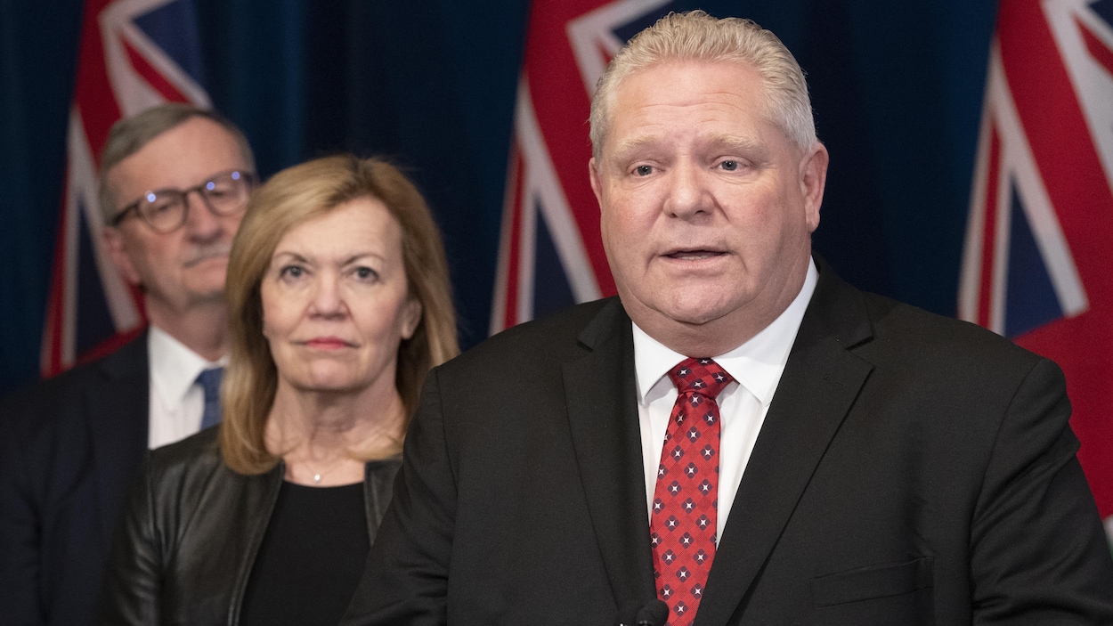 Doug Ford en conférence de presse.