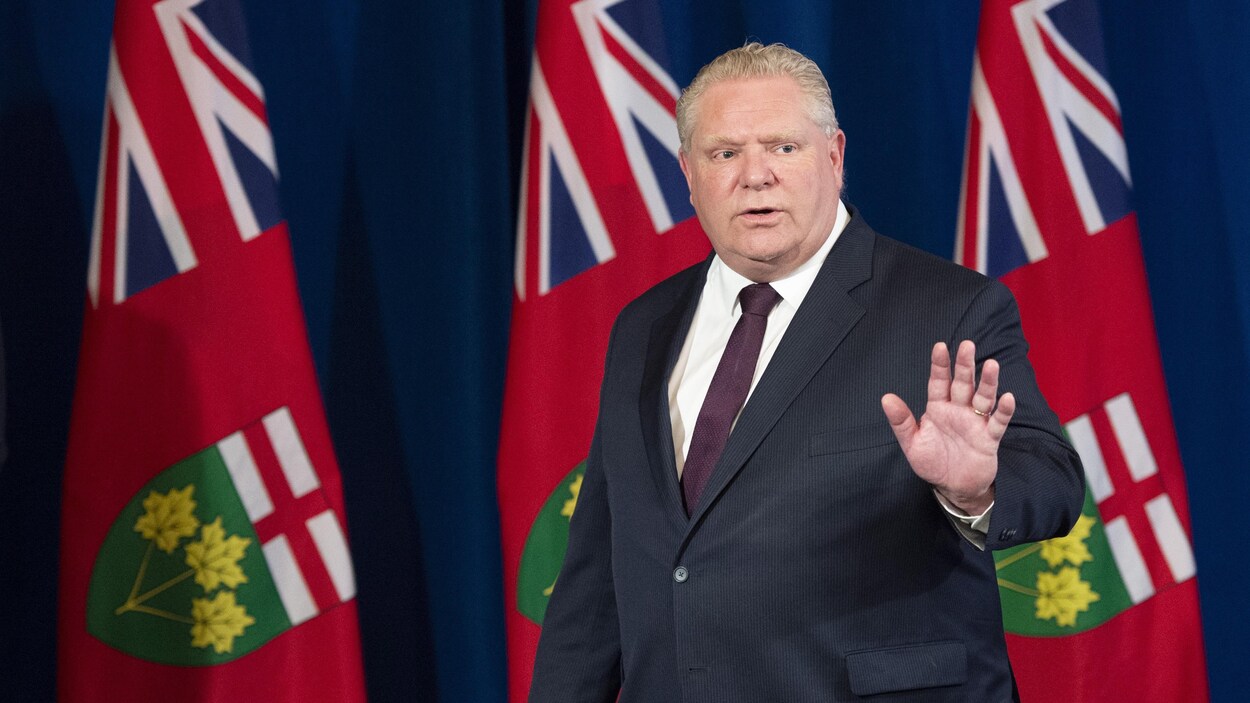 Le premier ministre Doug Ford lors de sa conférence de presse quotidienne à Queen's Park, le 28 avril.