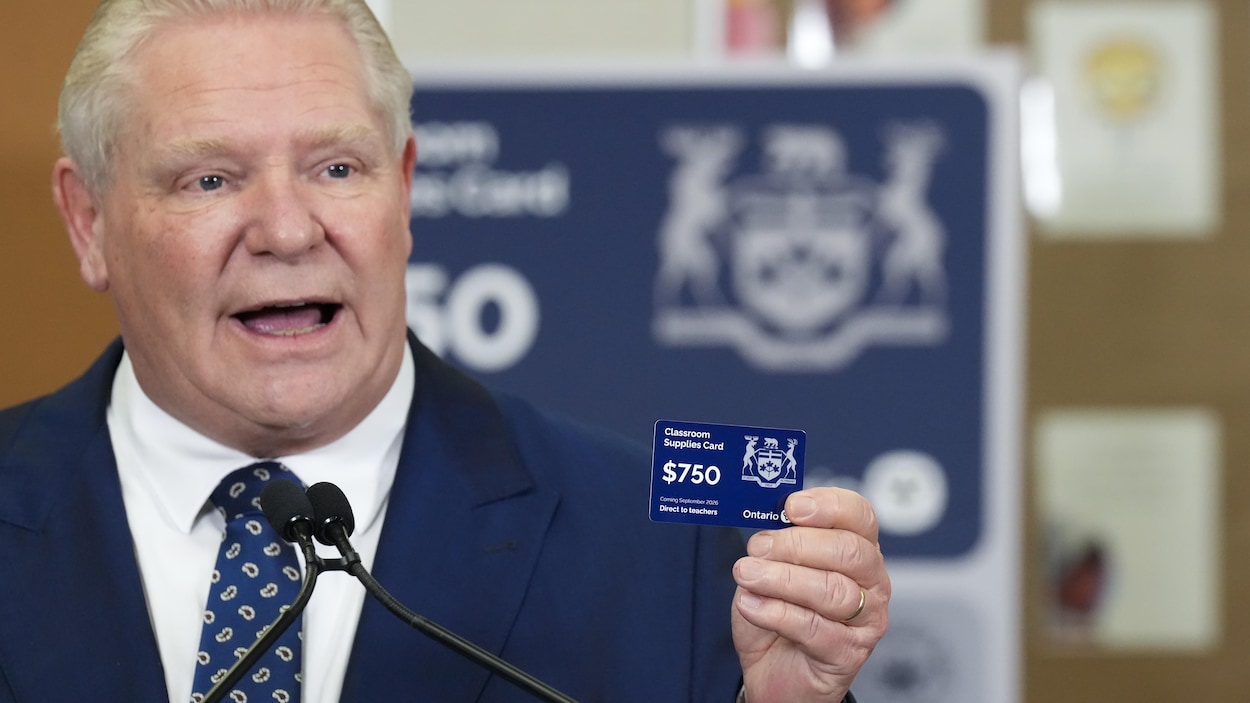 Les enseignants en Ontario auront une carte de 750 $ pour l’achat de fournitures