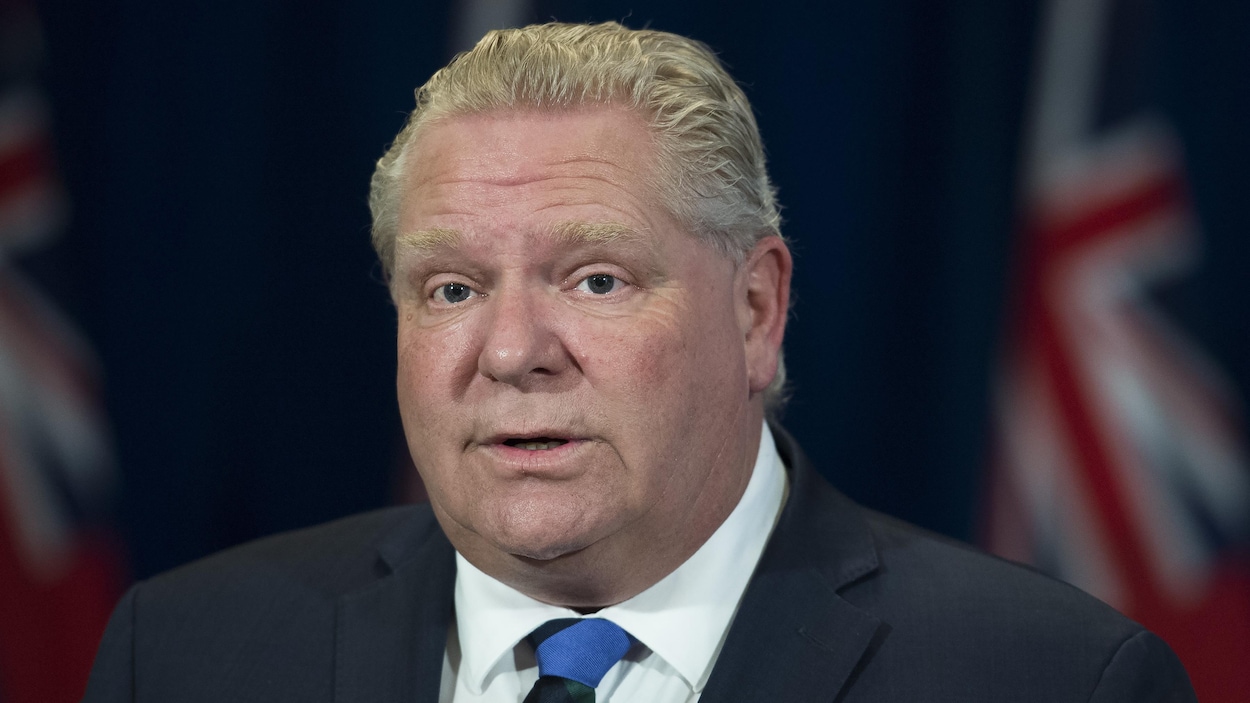 Doug Ford en conférence de presse.