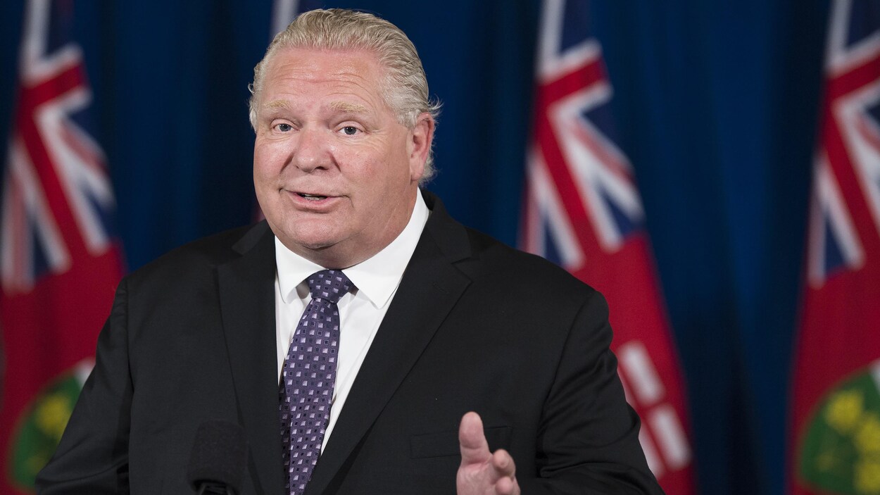 Le premier ministre Doug Ford en conférence de presse à l'Assemblée législative.